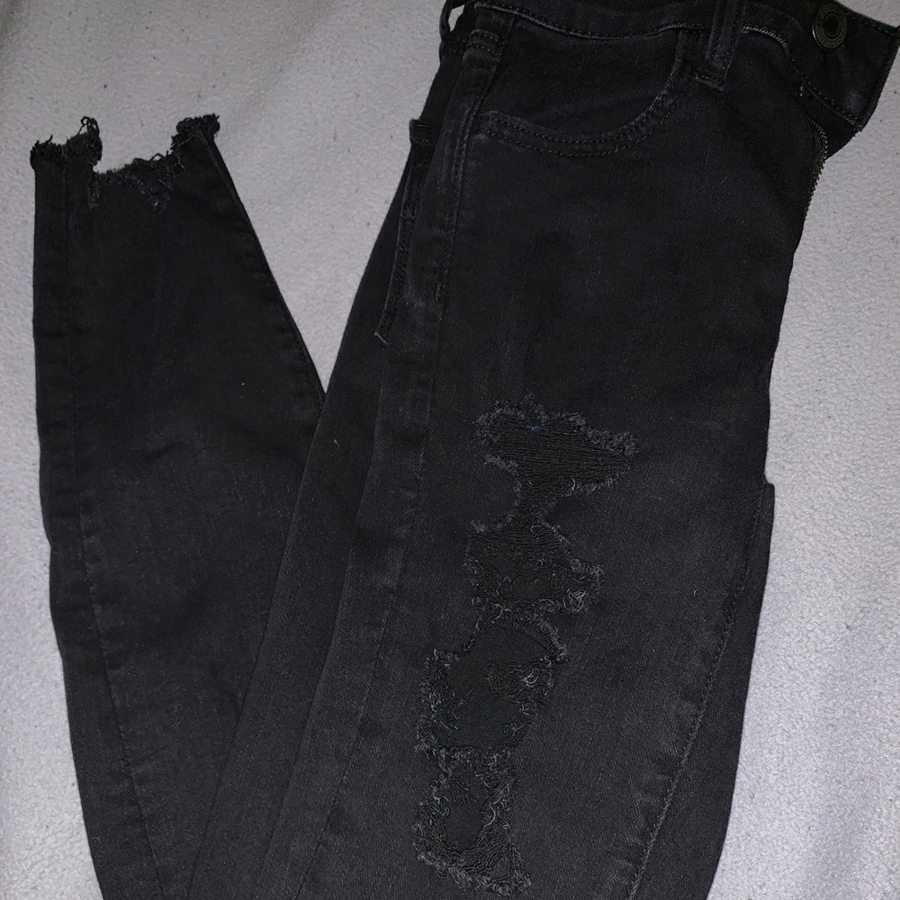 High wasted distressed jeans